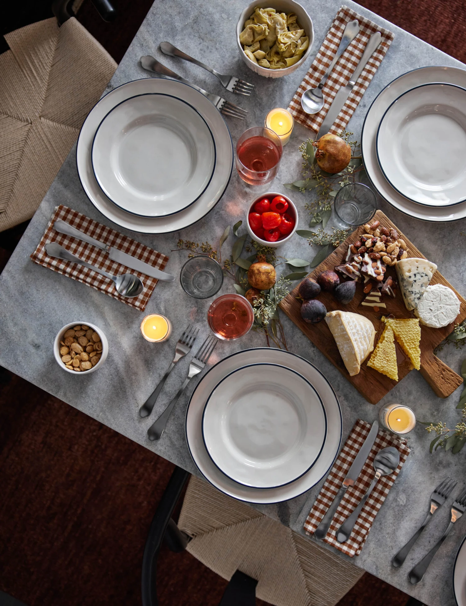 Huitink Dining Table - Image 3