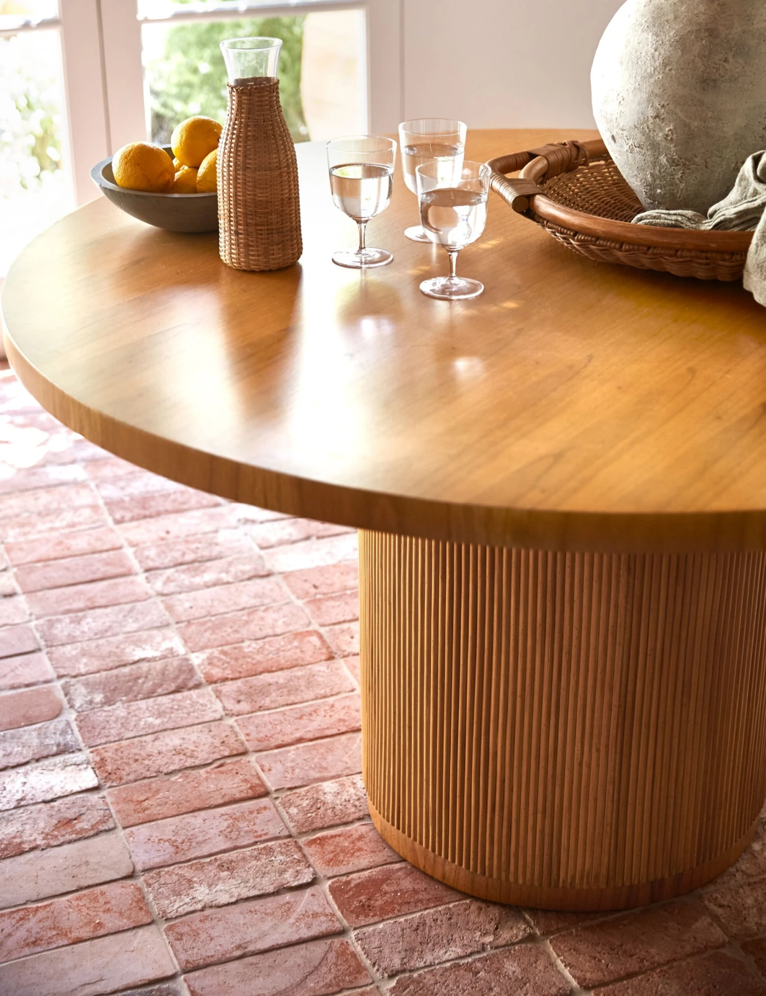 Elvia Round Dining Table - Image 3